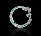 Art Déco "Circle" Smaragd-Diamant-Brosche mit Maschenmotiv